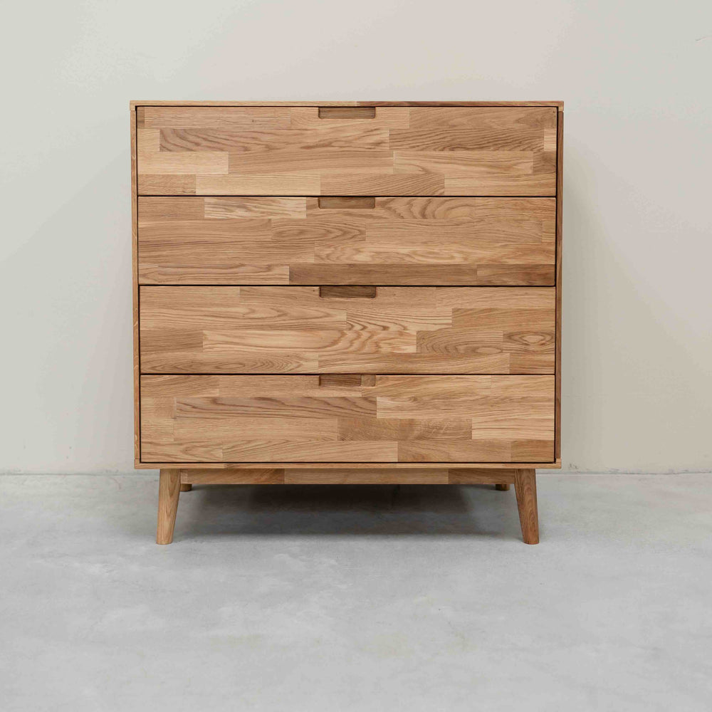 Cómoda de madera maciza de roble Escandi 1, 80 x 45 x 84,5 cm. | NordicStory