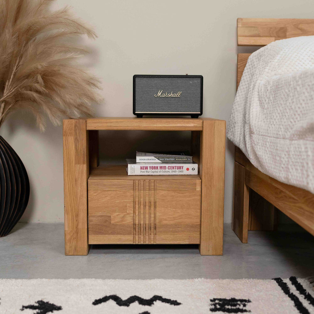 Mesita de noche de madera maciza de roble Valencia, 52,8 x 40 x 45 cm. | NordicStory
