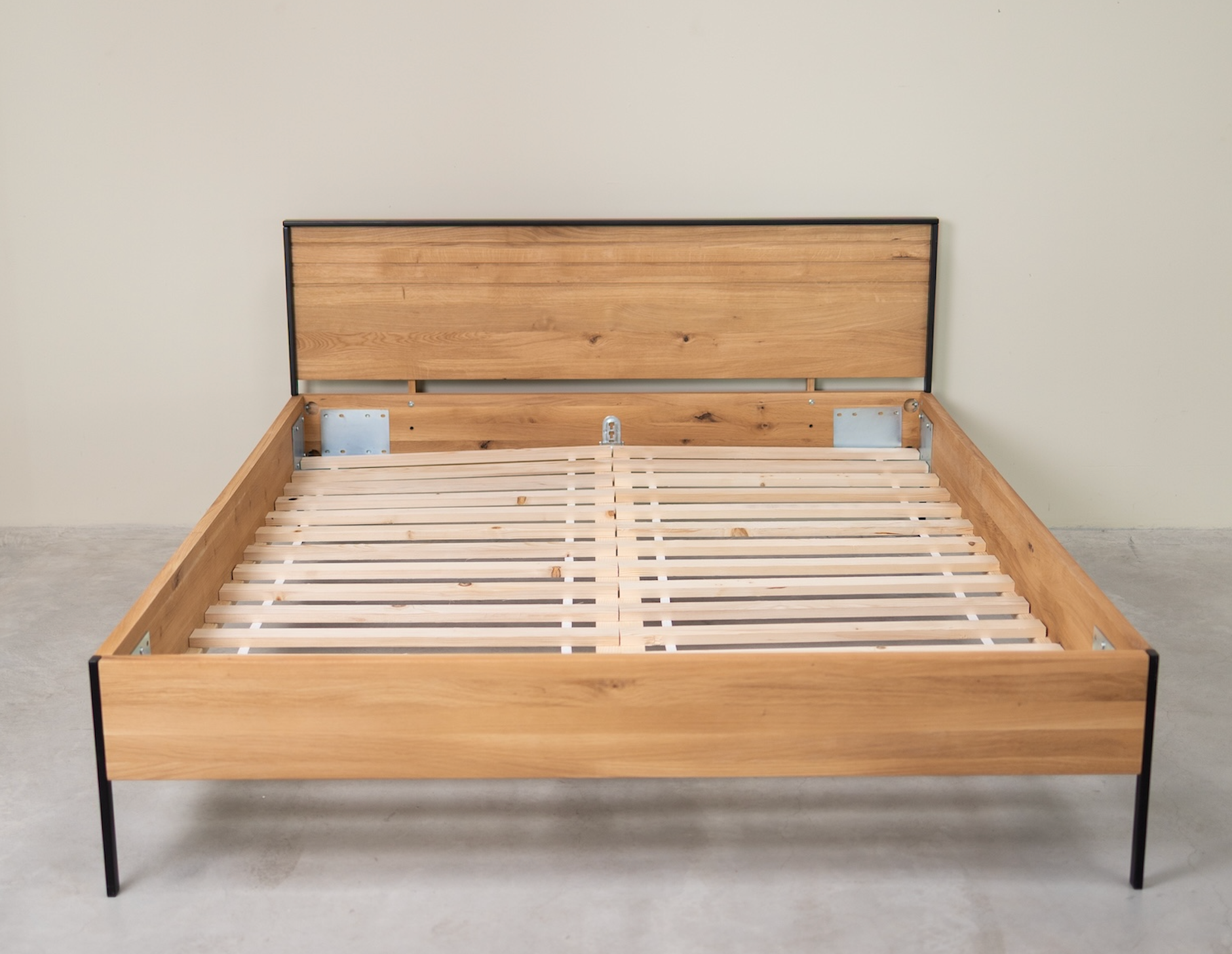 Minimalistische Schlafzimmer: Weniger Möbel, besseres Holz, mehr  Wohlbefinden