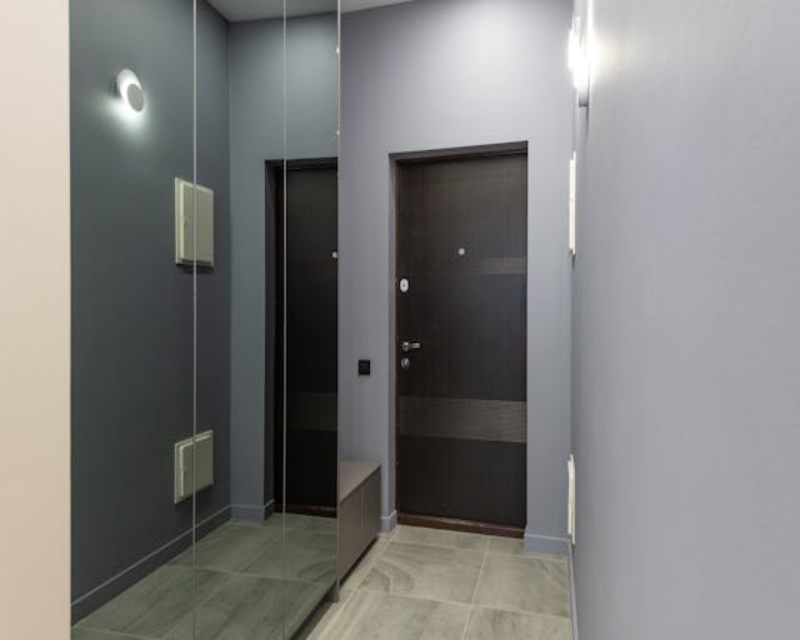 Cómo decorar un pasillo largo con espejos