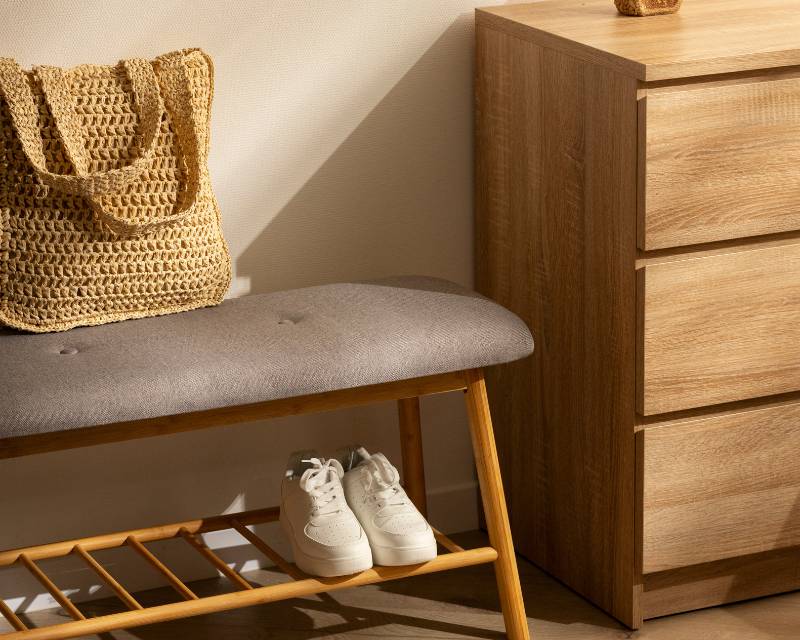 Decorar salón con muebles en colores claros