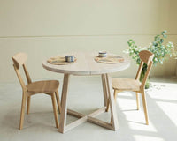 mesas de madera en espacios pequeños