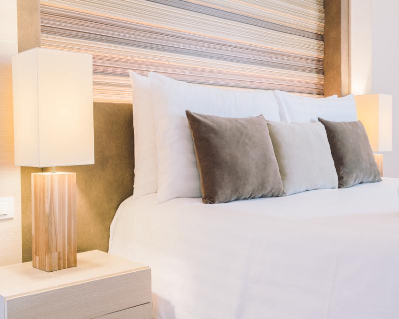 How to decorate a wooden headboard?