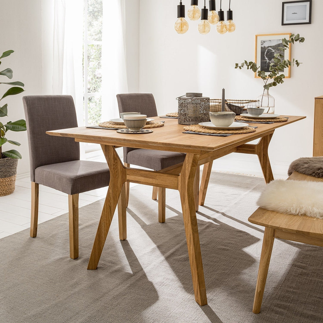 rectangular extendable dining table in solid wood 