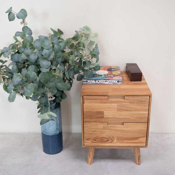 Scandi solid oak bedside table | NordicStory
