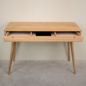 Mesa de secretária e toucador em carvalho maciço da Escandi Atelier | NordicStory
