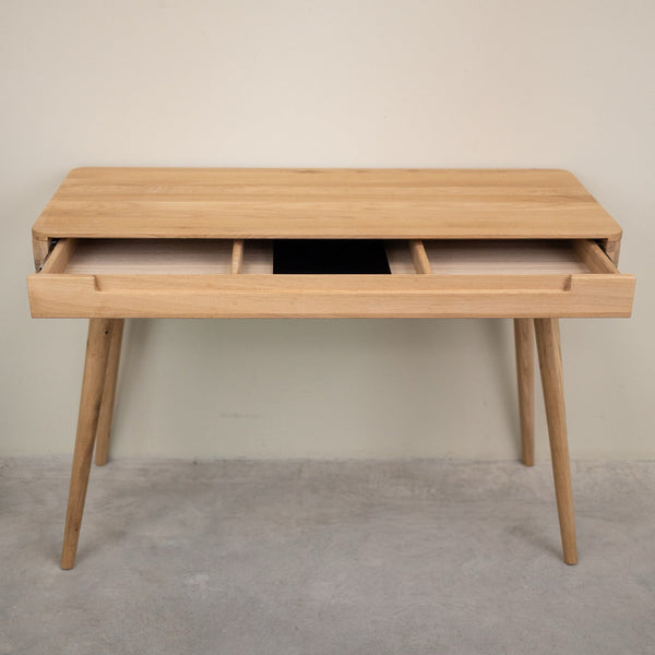Mesa de secretária e toucador em carvalho maciço da Escandi Atelier | NordicStory
