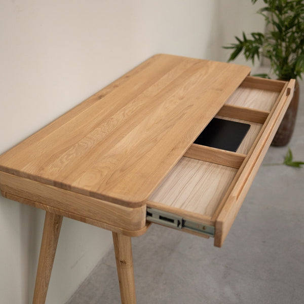 Mesa de secretária e toucador em carvalho maciço da Escandi Atelier | NordicStory