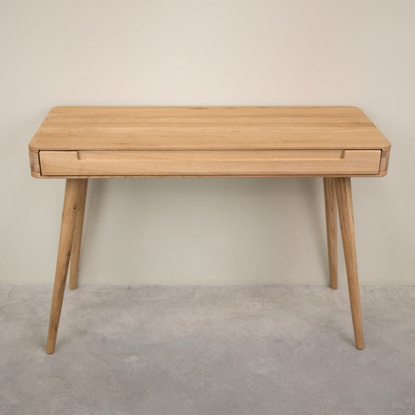 Mesa de secretária e toucador em carvalho maciço da Escandi Atelier | NordicStory