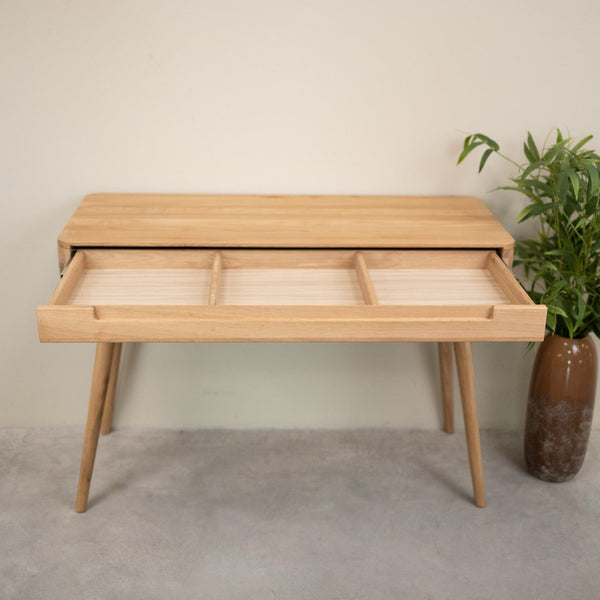 Mesa de secretária e toucador em carvalho maciço da Escandi Atelier | NordicStory