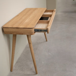 Mesa de secretária e toucador em carvalho maciço da Escandi Atelier | NordicStory