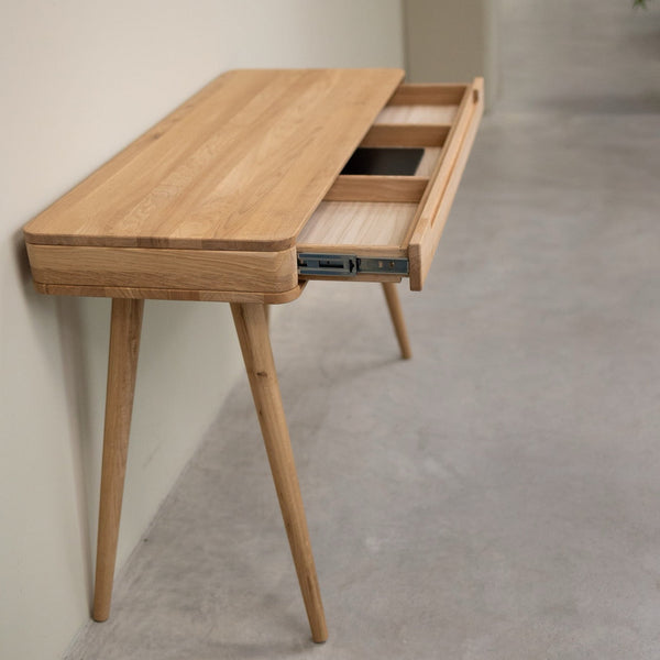 Mesa de secretária e toucador em carvalho maciço da Escandi Atelier | NordicStory