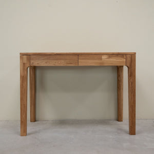 Axel I solid oak desk | NordicStory