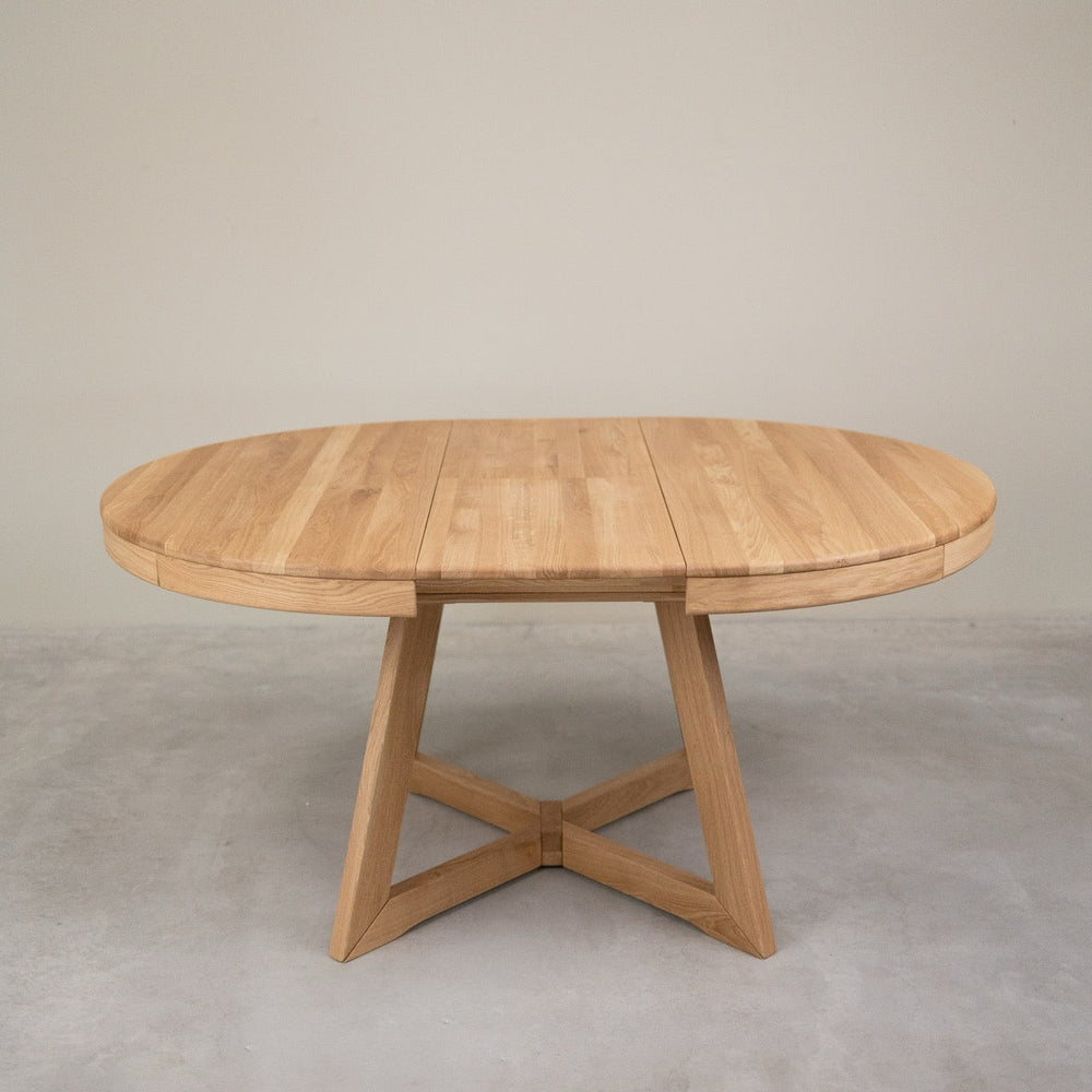 Uitschuifbare eettafel van massief eikenhout van Escandi Atelier | NordicStory