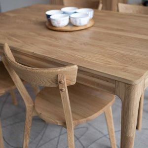 Mesa de jantar extensível em madeira maciça de carvalho BERGAMO | NordicStory