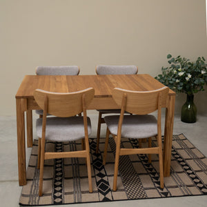 Pack de 2 o 4 Sillas de Comedor de Madera Maciza de Roble Maxwell, tapizado en Gris | VESKOR