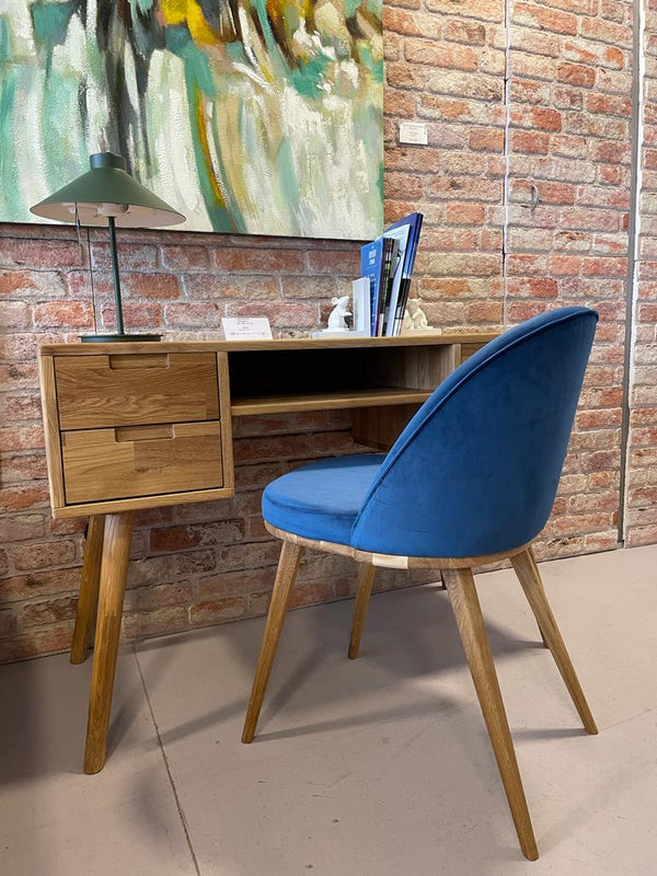 Pack de 2 o 4 Sillas de Comedor Clara, Estructura de Madera Maciza de Roble, Tapizado en Color Azul Monako | NordicStory