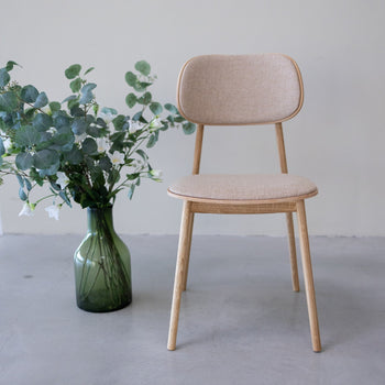 Pack de 2 o 4 Sillas de Comedor Varde, Estructura de Madera Maciza de Roble, Tapizado | NordicStory
