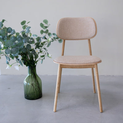 Pack de 2 o 4 Sillas de Comedor Varde, Estructura de Madera Maciza de Roble, Tapizado | NordicStory