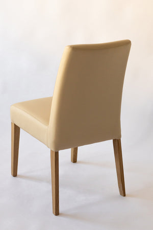 Pack de 2 o 4 Sillas de Comedor Malaga, Estructura de Madera Maciza de Roble, Tapizado en Color Beige | NordicStory