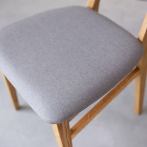 Pack de 2 o 4 Sillas de Comedor Nova, Estructura de Madera Maciza de Roble, Tapizado | NordicStory