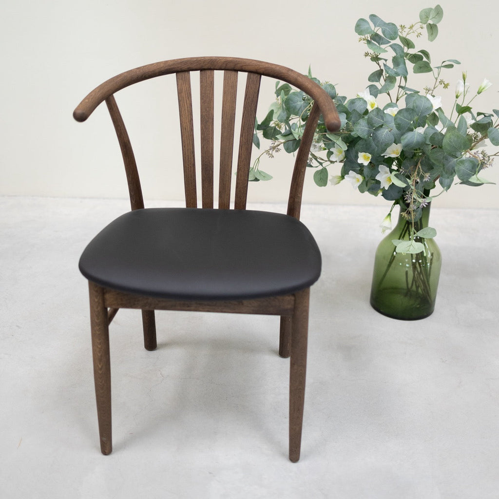 Pack de 2 o 4 Sillas de Comedor de Madera Maciza de Roble Dagmar, tapizado Negro | VESKOR