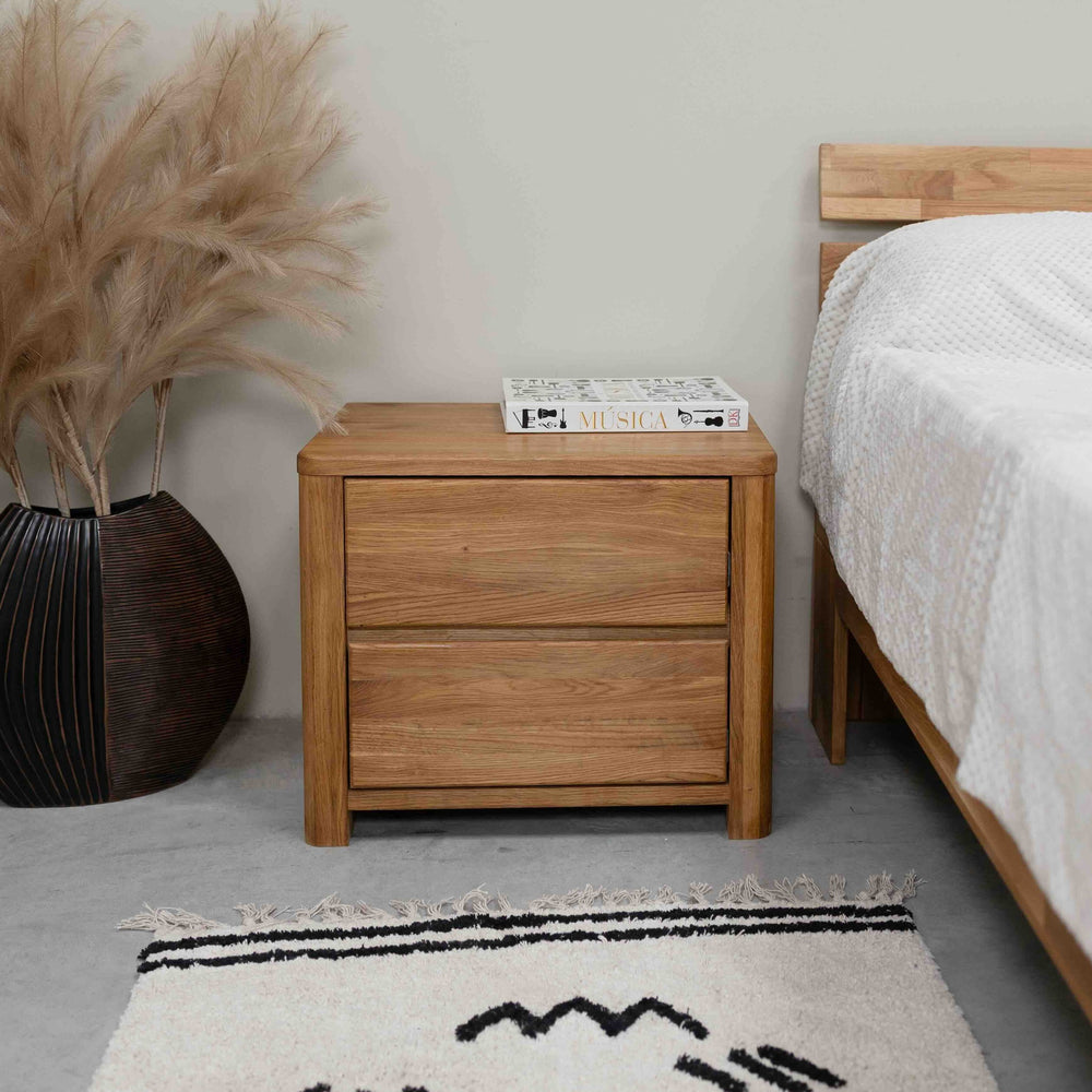 Mesa de noche de madera maciza de roble Elsa | NordicStory