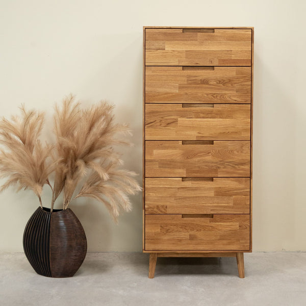 Cómoda alta de madera maciza de roble Escandi 6 | NordicStory