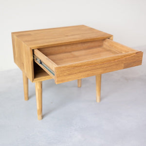 Scandi 2 solid oak bedside table | NordicStory