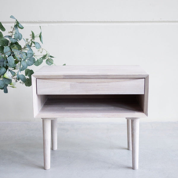 Scandi 2 solid oak bedside table | NordicStory