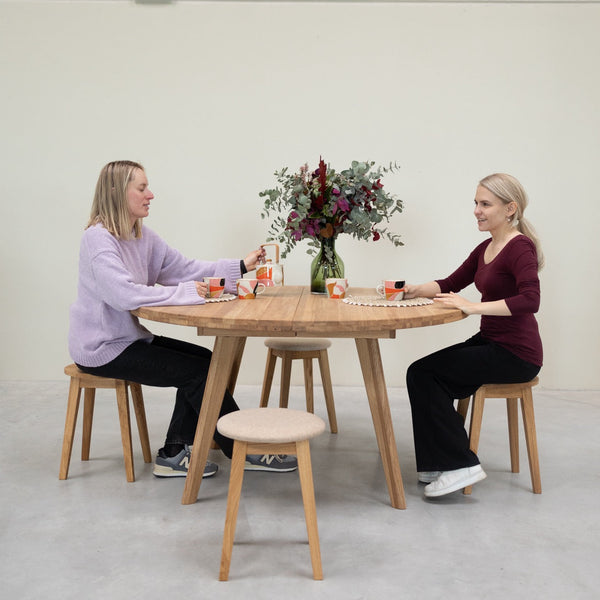 Pack de 2 o 4 Taburetes de Comedor de Madera Maciza Diana, tapizado | NordicStory