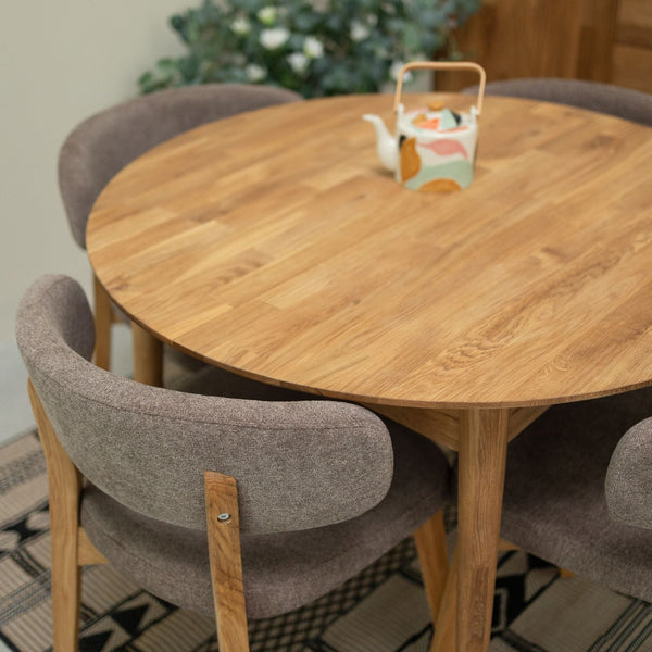 Pack de 2 o 4 Sillas de Comedor de Madera Maciza de Roble Claus, tapizado Gris o Marron | VESKOR