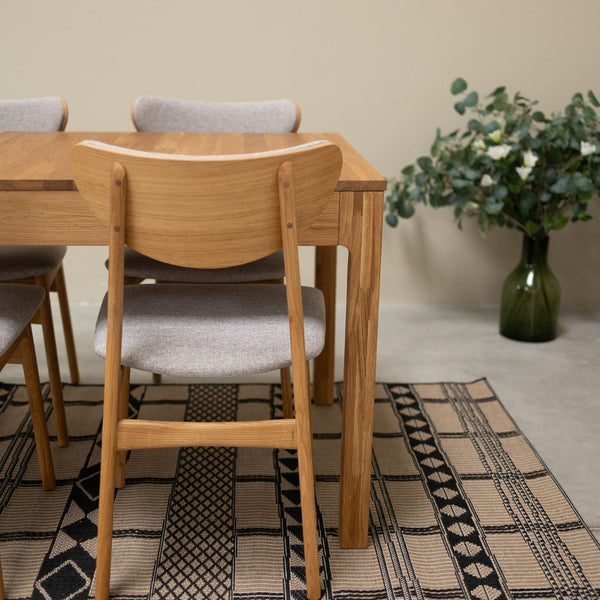 Pack de 2 o 4 Sillas de Comedor de Madera Maciza de Roble Maxwell, tapizado en Gris | VESKOR