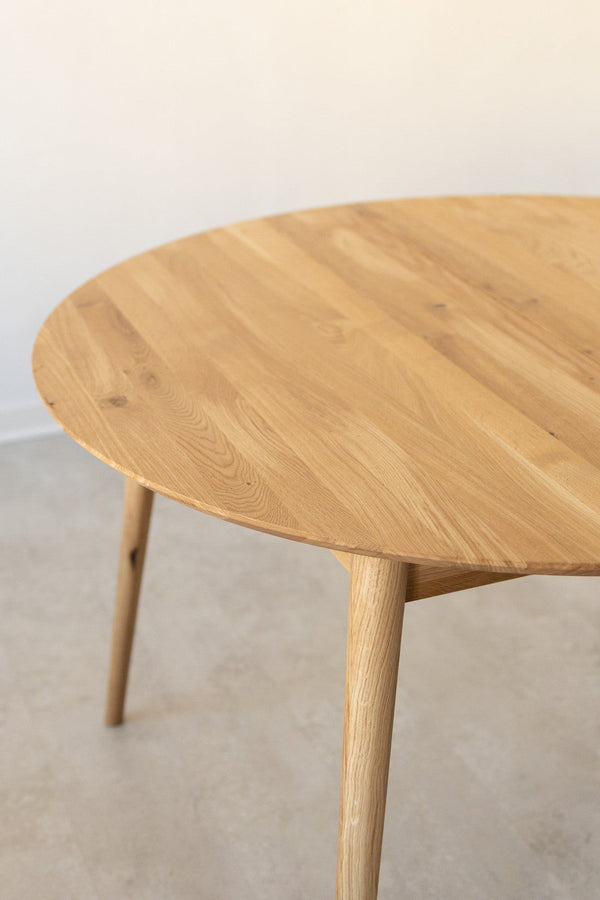 Ronde, uitschuifbare eettafel van massief eikenhout Escandi 5 | NordicStory
