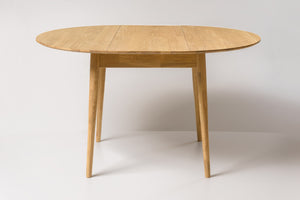 Escandi 6 round extendable dining table in solid oak | NordicStory