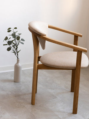 Pack de 2 o 4 Sillas de Comedor Alexis, Estructura de Madera Maciza de Roble, Tapizado en Color Beige | NordicStory