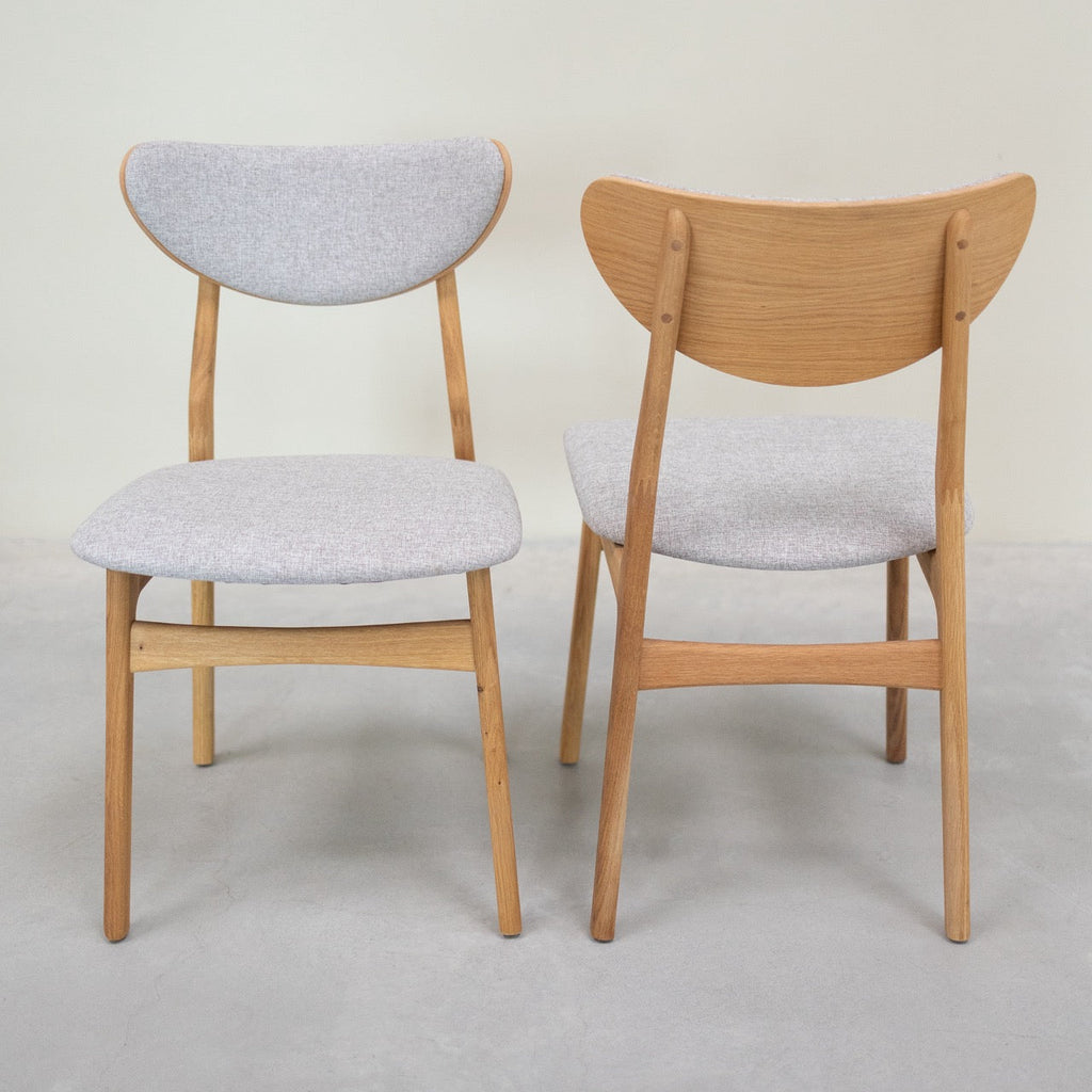 Pack de 2 o 4 Sillas de Comedor de Madera Maciza de Roble Maxwell, tapizado en Gris | VESKOR