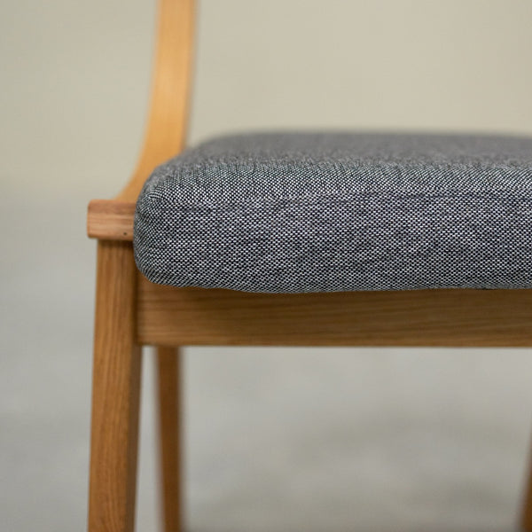 Set van 2 of 4 Lucas-eetkamerstoelen van massief eikenhout, met grijze of beige bekleding | NordicStory