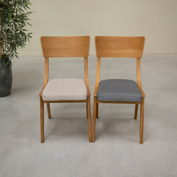 Set van 2 of 4 Lucas-eetkamerstoelen van massief eikenhout, met grijze of beige bekleding | NordicStory