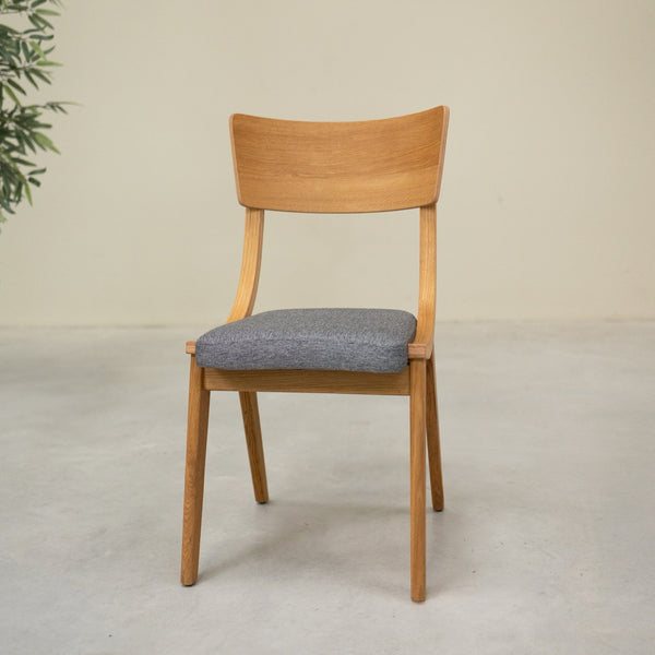 Set van 2 of 4 Lucas-eetkamerstoelen van massief eikenhout, met grijze of beige bekleding | NordicStory
