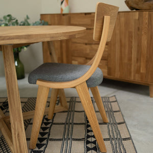 Set van 2 of 4 Lucas-eetkamerstoelen van massief eikenhout, met grijze of beige bekleding | NordicStory