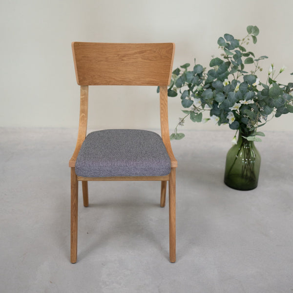 Set van 2 of 4 Lucas-eetkamerstoelen van massief eikenhout, met grijze of beige bekleding | NordicStory