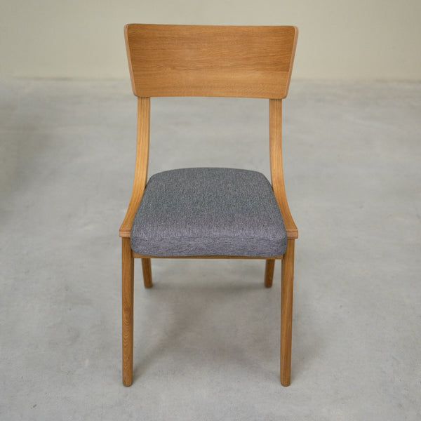 Set van 2 of 4 Lucas-eetkamerstoelen van massief eikenhout, met grijze of beige bekleding | NordicStory