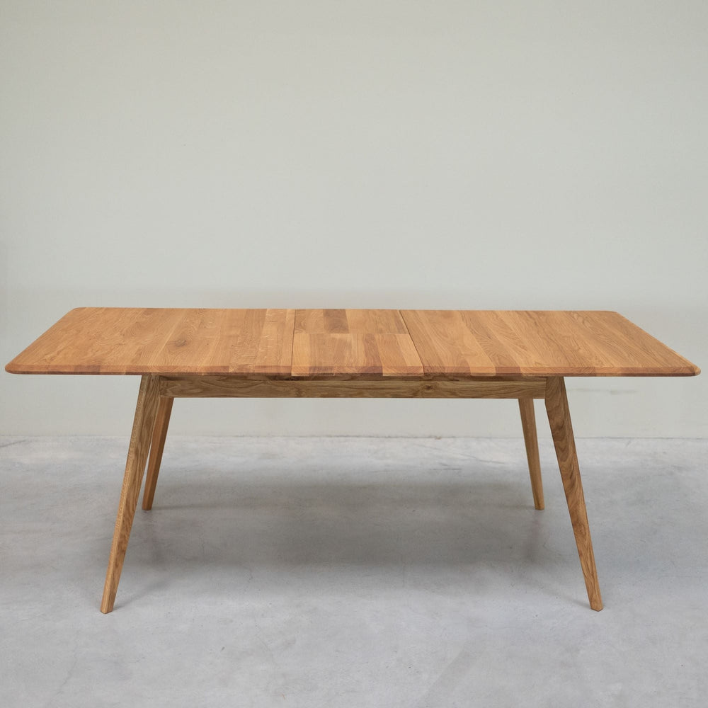 Geneva solid oak extendable dining table | NordicStory