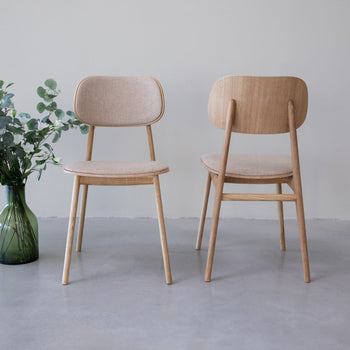 Pack de 2 o 4 Sillas de Comedor Varde, Estructura de Madera Maciza de Roble, Tapizado | NordicStory