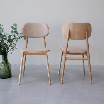 Pack de 2 o 4 Sillas de Comedor Varde, Estructura de Madera Maciza de Roble, Tapizado | NordicStory