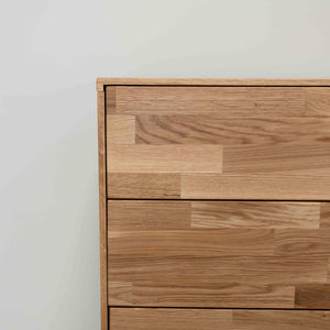 Cómoda de madera maciza de roble Escandi 1, 80 x 45 x 84,5 cm. | NordicStory