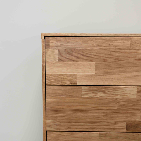 Cómoda de madera maciza de roble Escandi 1, 80 x 45 x 84,5 cm. | NordicStory