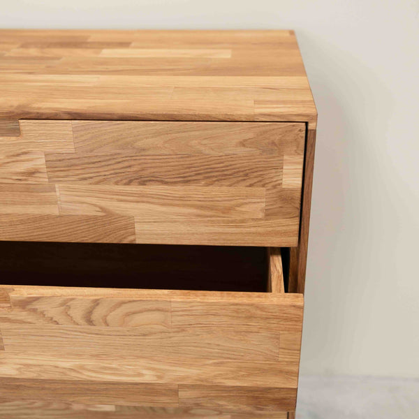 Cómoda de madera maciza de roble Escandi 1, 80 x 45 x 84,5 cm. | NordicStory