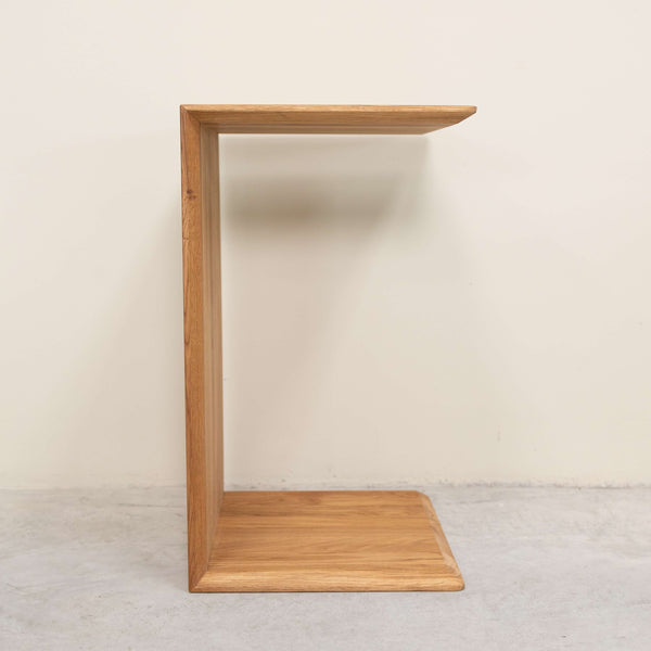 Mesa lateral auxiliar de madera maciza de roble Sono 2, 38 x 35 x 60 cm. | NordicStory